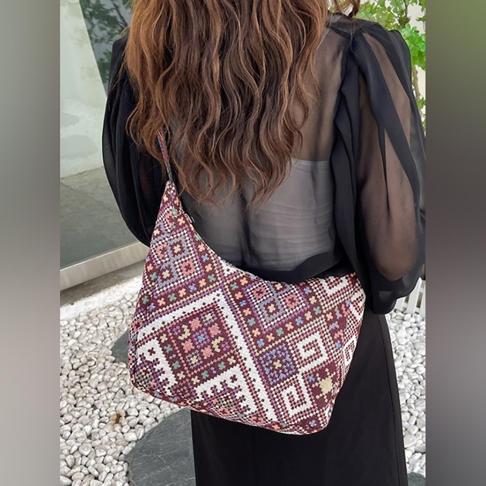 Maroon & White Geometric Aztec Adjustable Strap Crossbody Bag
